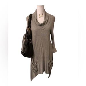 Cha Cha Vente size M long sleeve grey shark bite hem tunic with pockets EUC